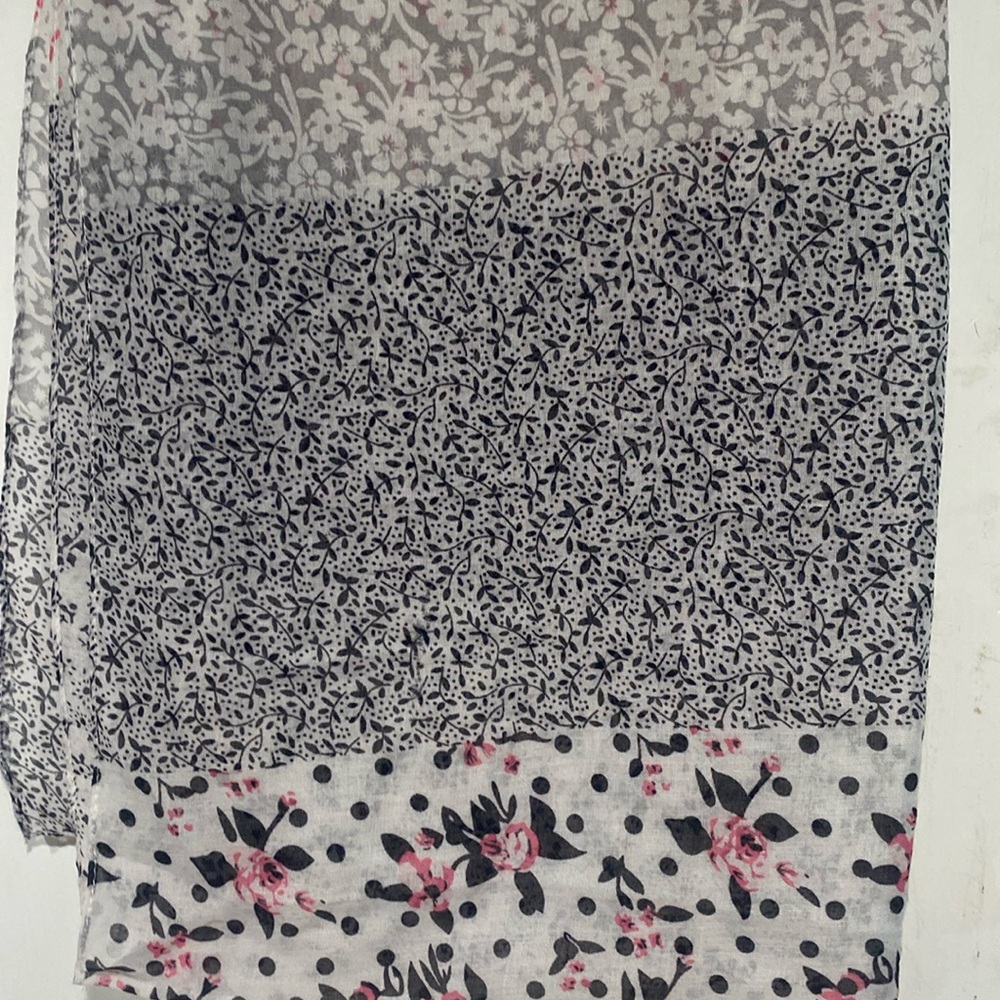 Fashion scarves/wrap - Picture 4 of 4